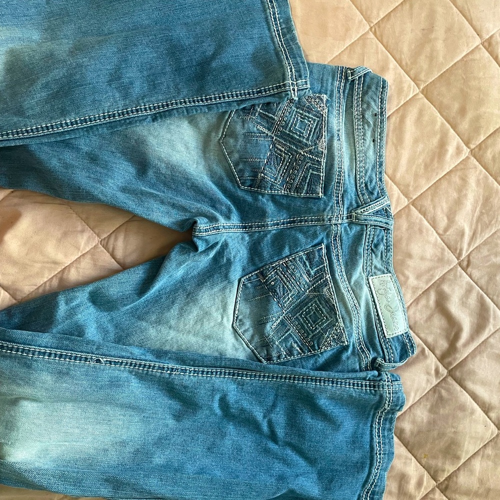 No holes or stains